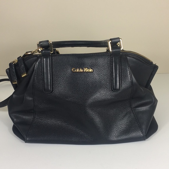 Calvin Klein Handbags - Calvin Klein Black Purse with Crossbody Strap